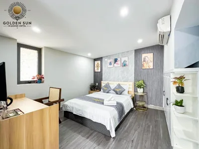 King-Zimmer mit Balkon — Golden Sun Hotel Apartments - Phú Mỹ Hưng